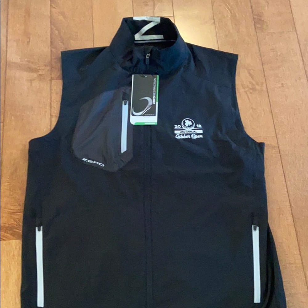 Zero restriction windwear vest size M NWT
